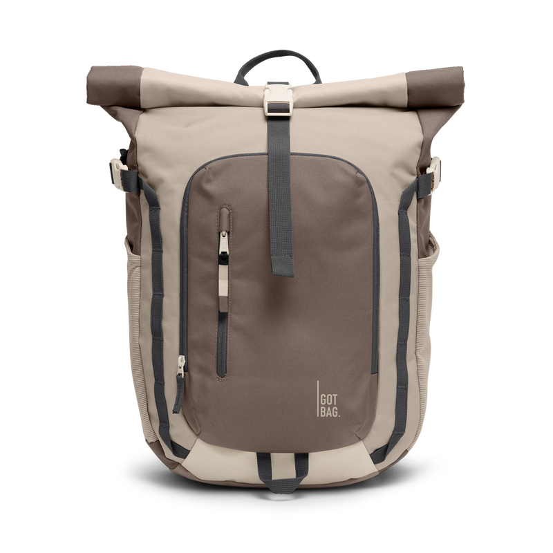 ROLLTOPADVENTUREMONOCHROME Rucksack in multioyster mit Rollverschluss und Reißverschlusstaschen in Frontansicht.