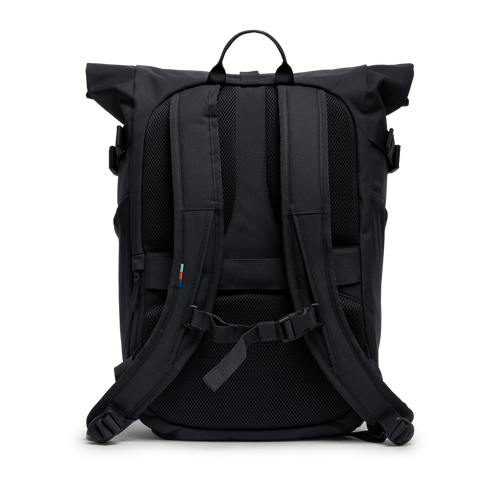BP0201XX ROLLTOP ADVENTURE Rucksack in black (Schwarz) als Studioaufnahme in Rückansicht.