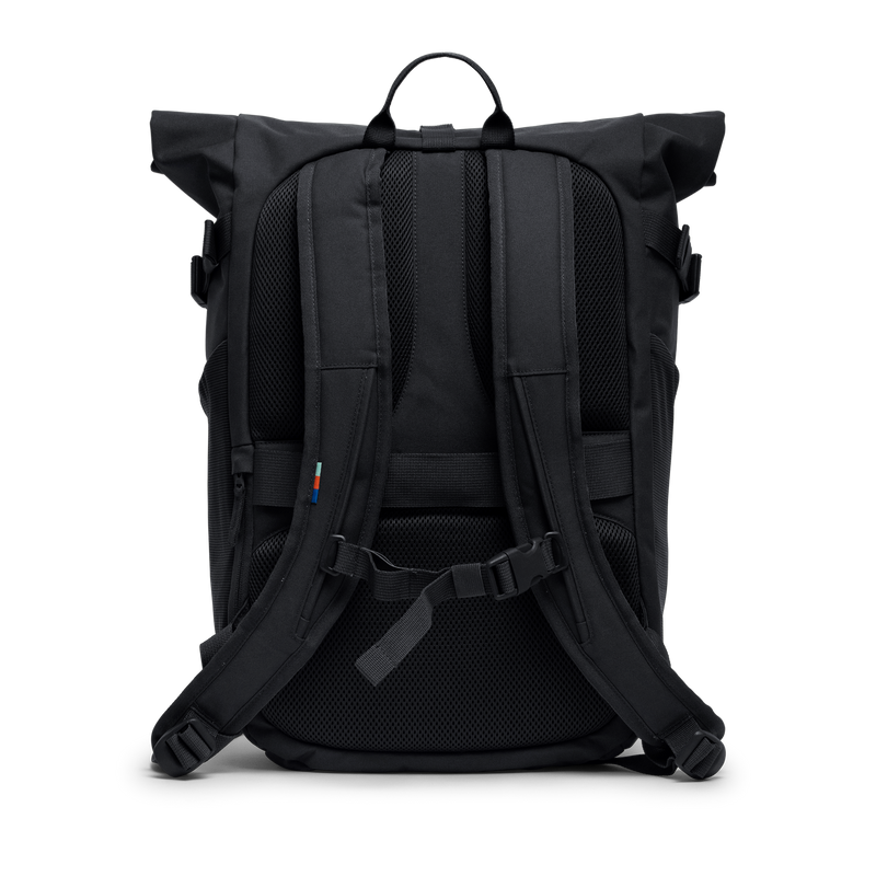 BP0201XX ROLLTOP ADVENTURE Rucksack in black (Schwarz) als Studioaufnahme in Rückansicht.