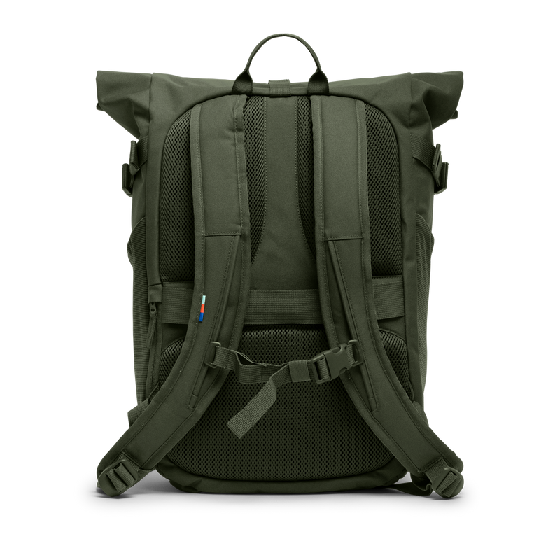 ROLLTOP ADVENTURE Rucksack in algae (Dunkelgrün mit Graustich) als Rückansicht.