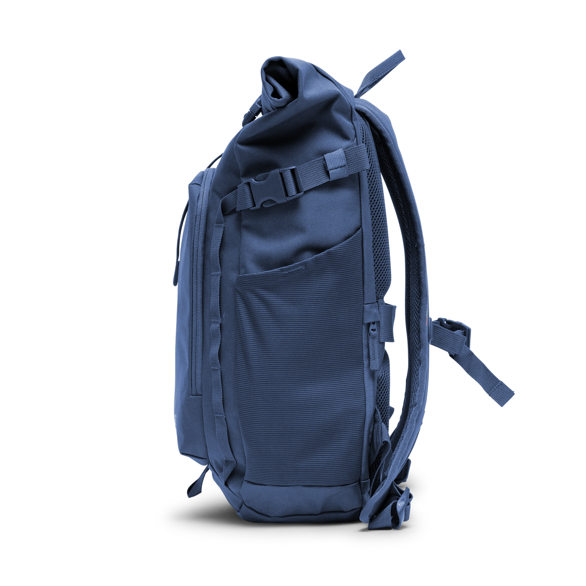 BP0201XX-700 ROLLTOP ADVENTURE Rucksack in ocean blue (Marineblau) in Seitenansicht.