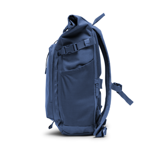 BP0201XX-700 ROLLTOP ADVENTURE Rucksack in ocean blue (Marineblau) in Seitenansicht.
