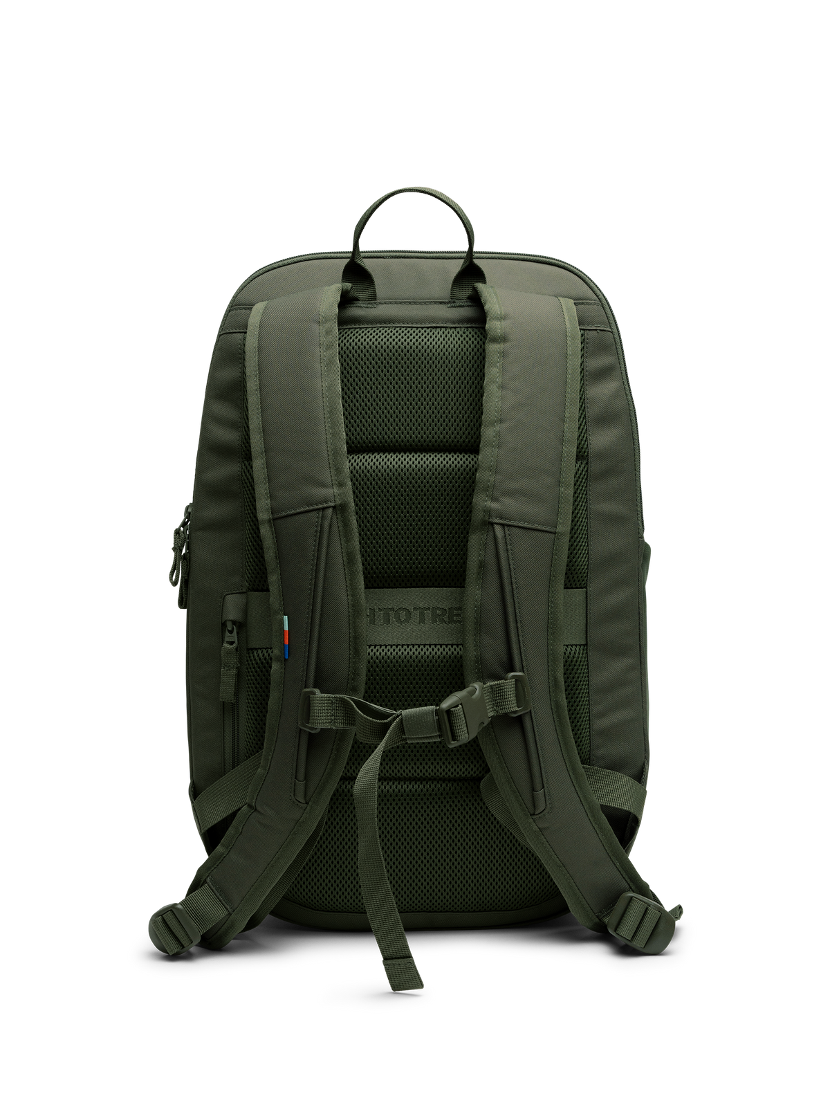 BASE PACK Rucksack in algae (Dunkelgrün mit Graustich) als Studioaufnahme in Rückenansicht.
