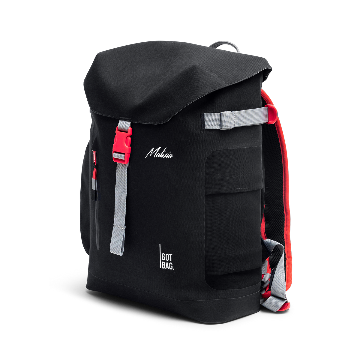 MALIZIA PACK Rucksack in black (Schwarz) als Studioaufnahme in diagonaler Ansicht.