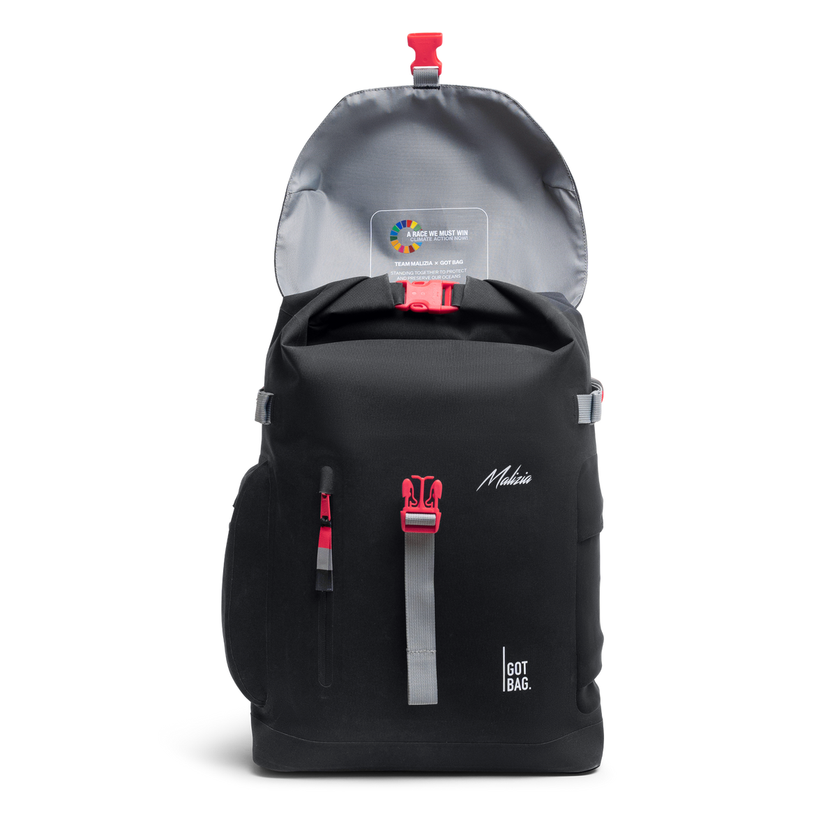 MALIZIA PACK Rucksack in black (Schwarz) als Studioaufnahme in Frontansicht mit offenem Hauptfach.