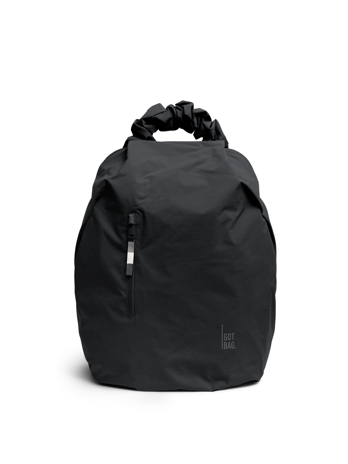 RUFFLE PACK Rucksack in black (Schwarz) als Studioaufnahme in Frontansicht.