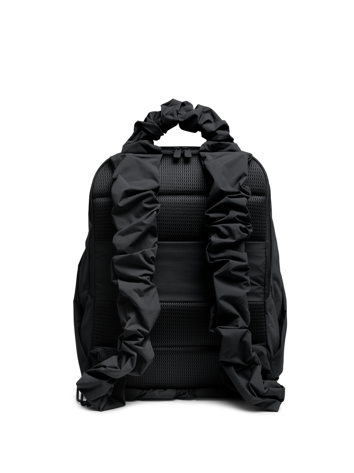 RUFFLE PACK Rucksack in black (Schwarz) als Studioaufnahme in Rückansicht.