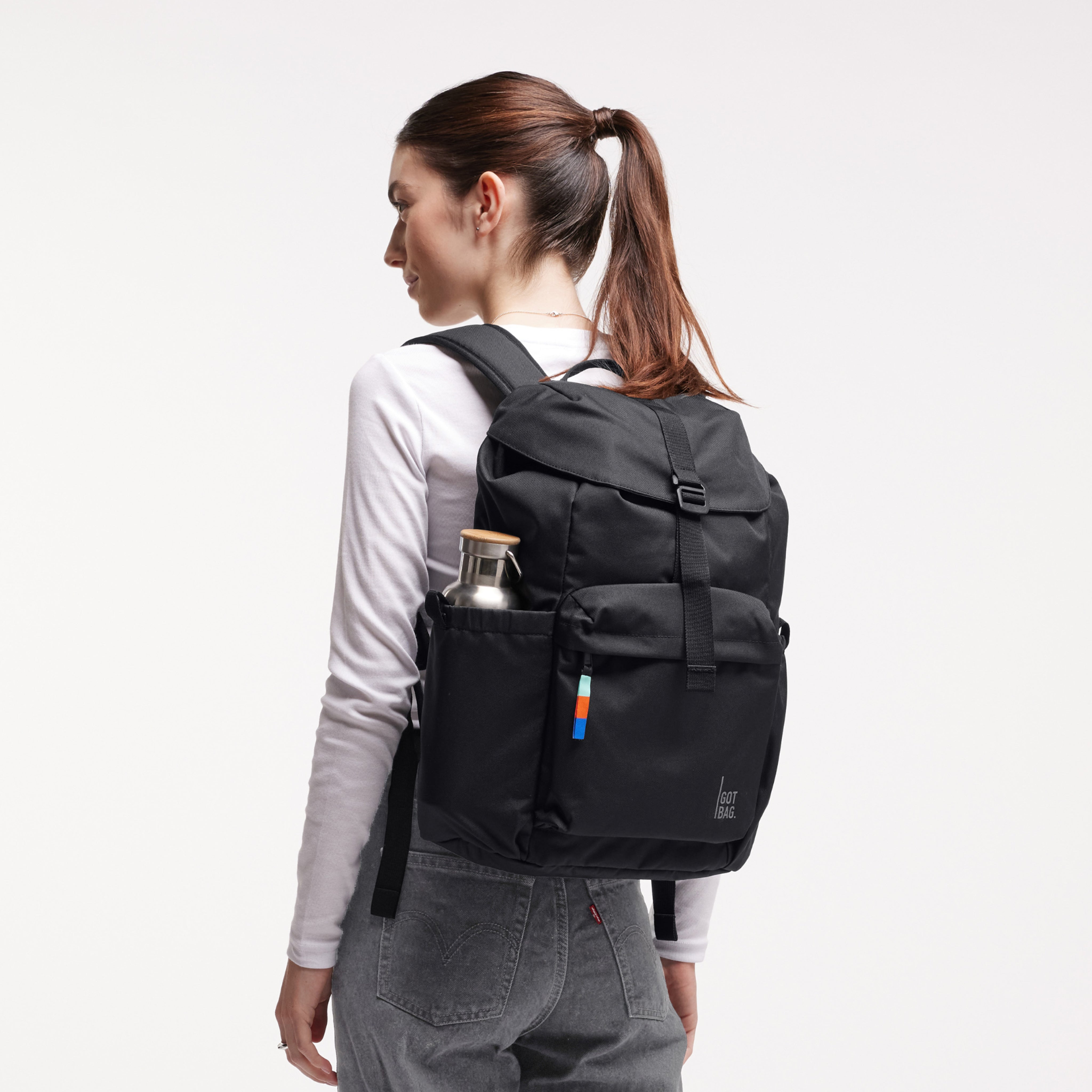 【EMIS】 OUT LINE LOGO BACKPACK /追跡付 OUT LINE LOGO BACKPACK-DARK GRAY - EMIS