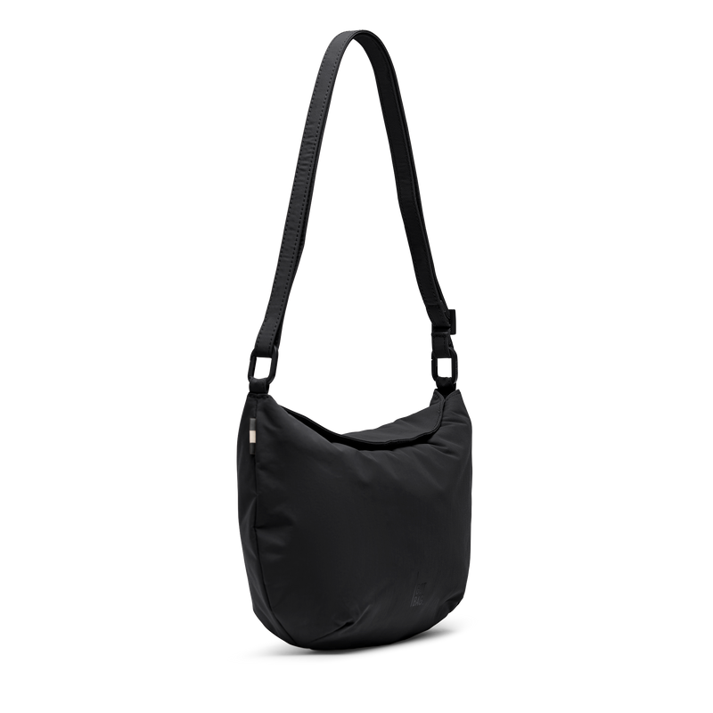 CLAM BAG Tasche in black (Schwarz) als perspektivische Ansicht.
