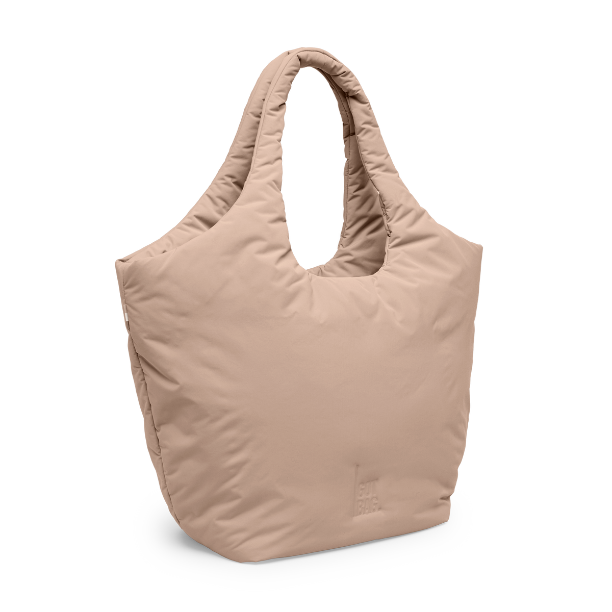 CLOUD TOTE BAG Tasche in sandbar (warmes Beige mit rötlichem Unterton) als Studioaufnahme in diagonaler Ansicht.