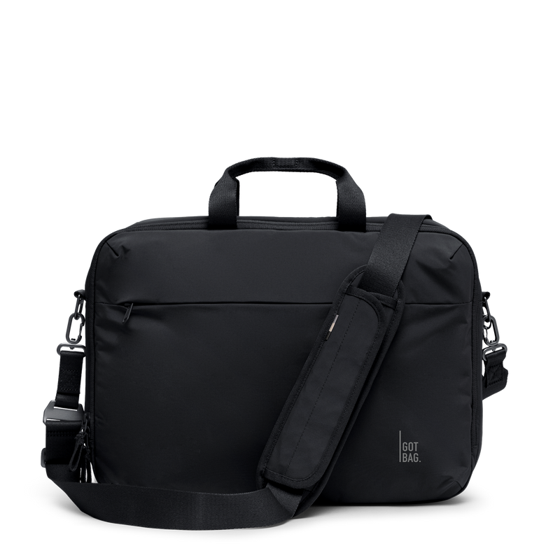 COMMUTER BAG Taška v black (Černý) jako studiová fotografie zepředu.