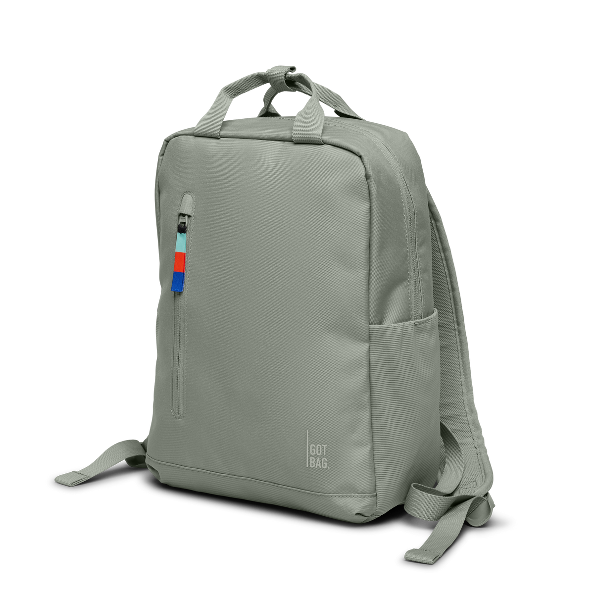 DAYPACK 2.0 Rucksack in bass (Salbeigrün) in Diagonale Ansicht.