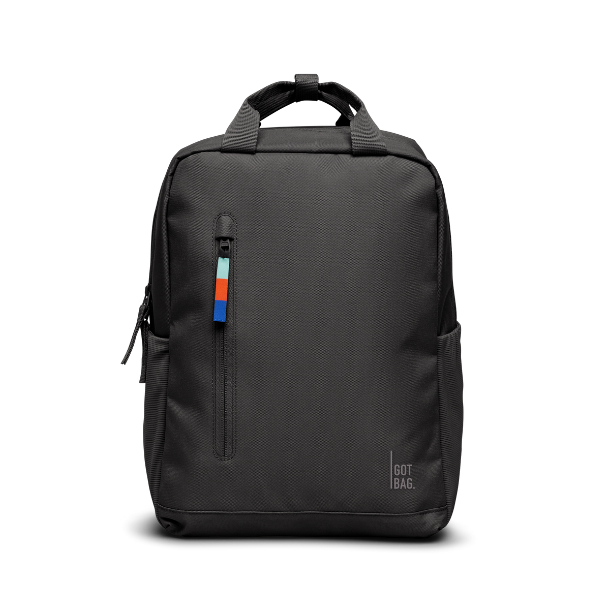 DAYPACK Rucksack in mussel (dunkles Braun-Grau) als Studioaufnahme in Frontansicht.