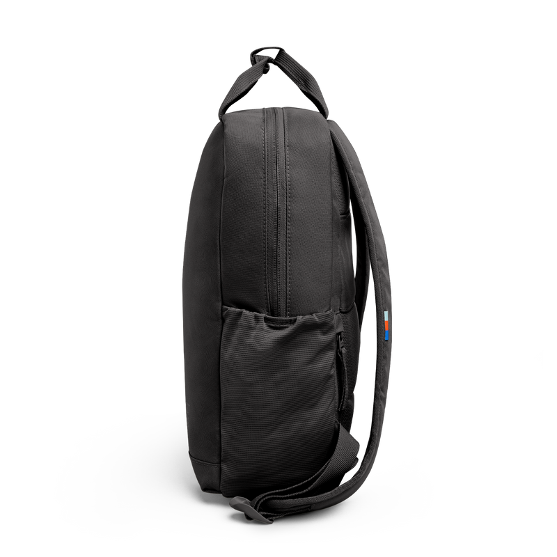 DAYPACK 2.0 Rucksack in mussel (dunkles Braun-Grau) in Seitenansicht.