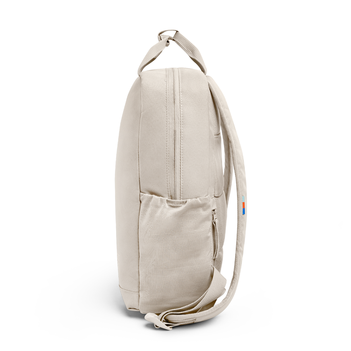DAYPACK Rucksack in soft shell (warmes Cremeweiß) in Seitenansicht.