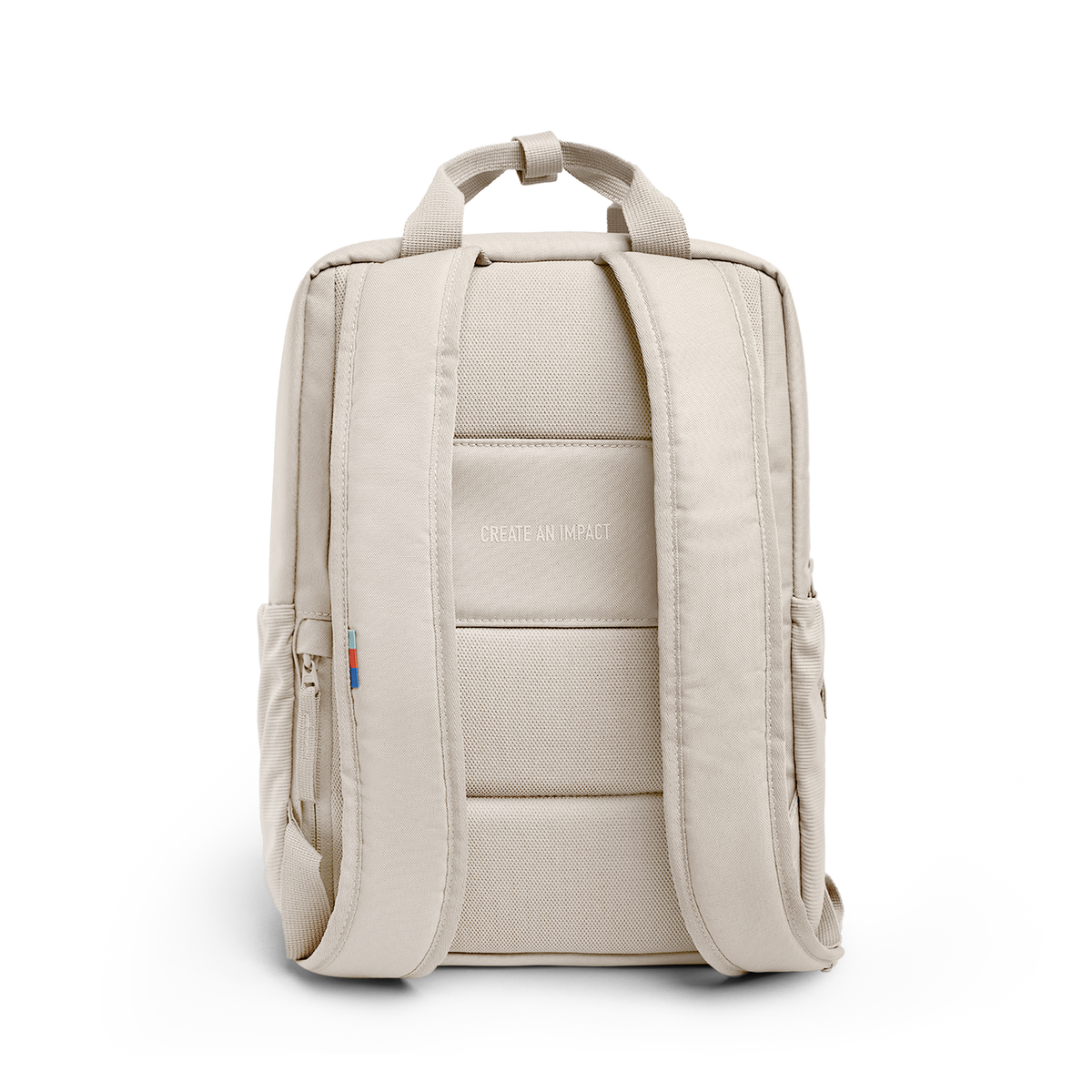 DAYPACK Rucksack in soft shell (warmes Cremeweiß) in Rückansicht.