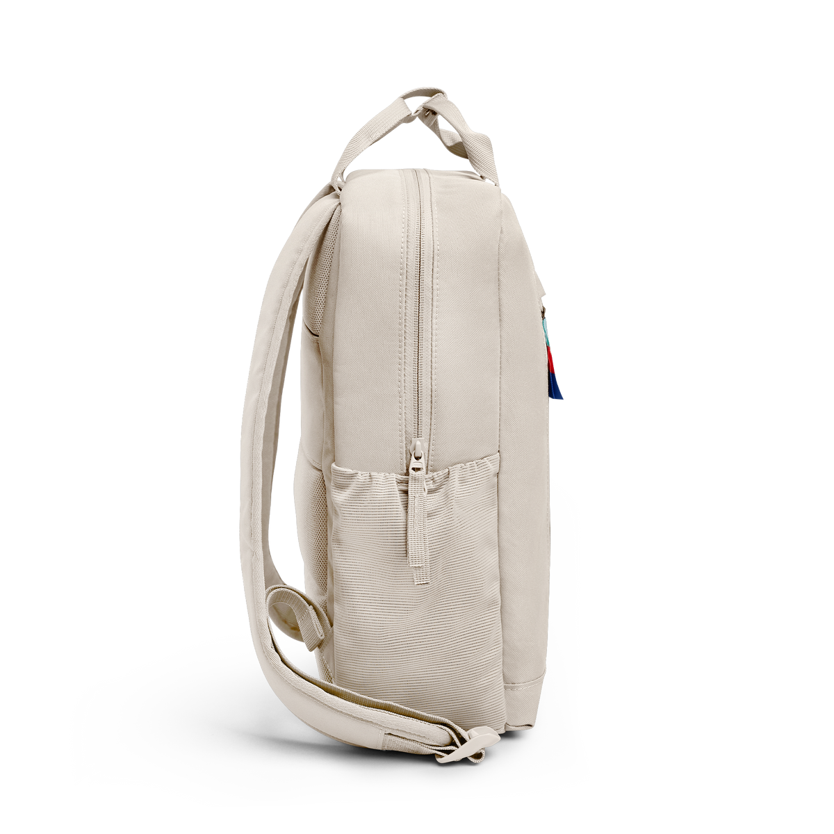 DAYPACK 2.0 Rucksack in soft shell (warmes Cremeweiß) in Seitenansicht.
