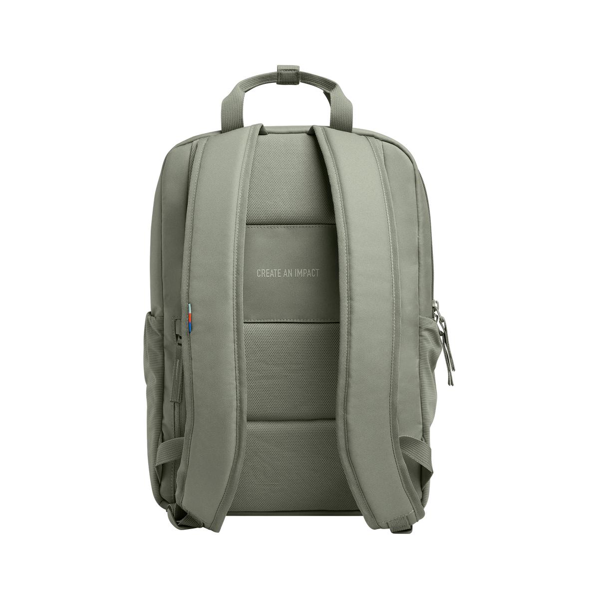 DAYPACK LOOP Rucksack in bass (Salbeigrün) als Studioaufnahme in Rückenansicht, mit dem Schriftzug CREATE AN IMPACT.
