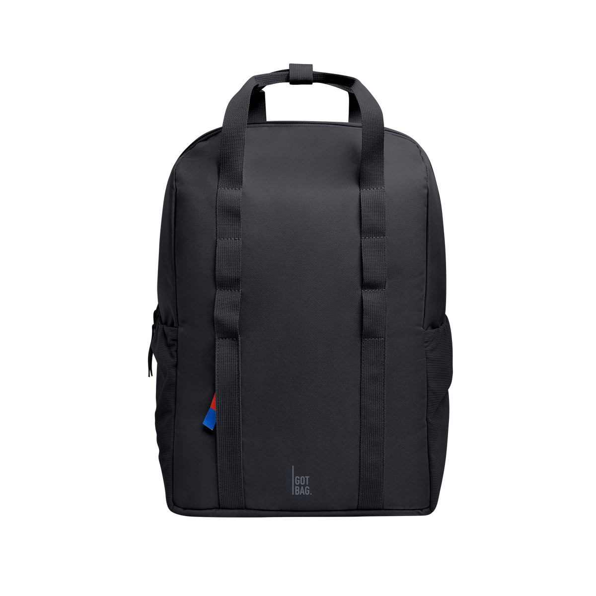 DAYPACK LOOP Rucksack in black (Schwarz) als Studioaufnahme in Frontansicht.