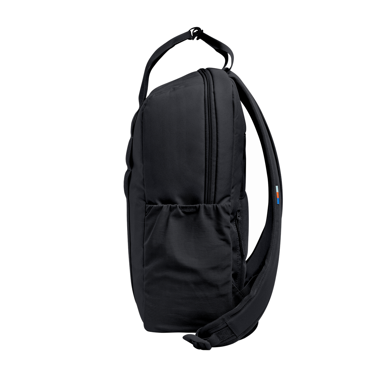 DAYPACK LOOP Rucksack in black (Schwarz) als Studioaufnahme in Seitenansicht.