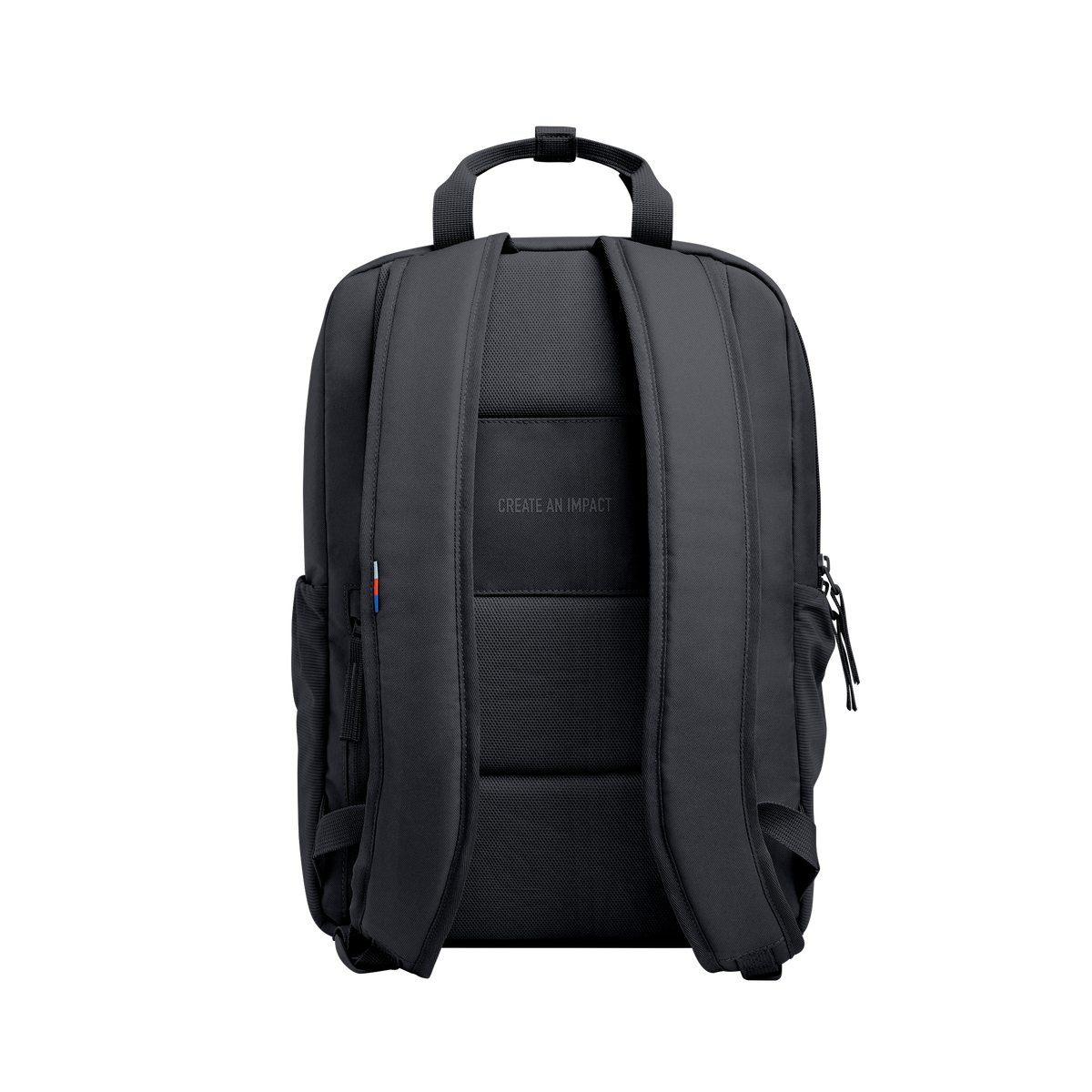 DAYPACK LOOP Rucksack in black (Schwarz) als Studioaufnahme in Rückansicht.
