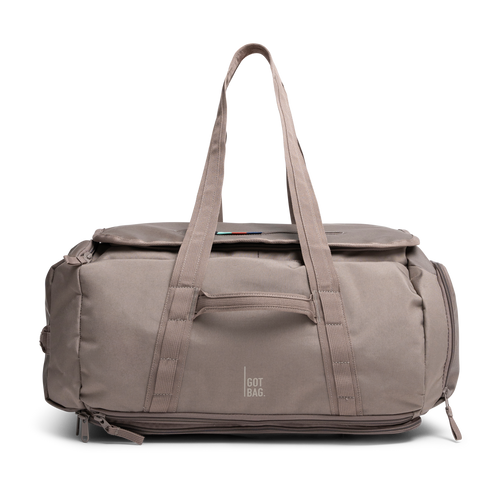 DUFFLE PACK Tas in oyster (Klassiek taupe-bruin) als studio-opname in vooraanzicht.