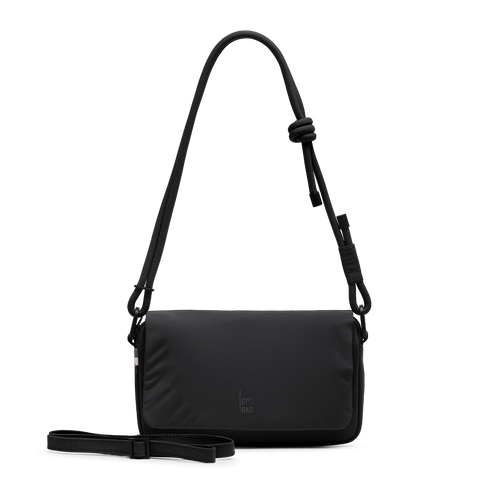 FACET BAG Tasche in black (Schwarz) als Studioaufnahme in Frontansicht.