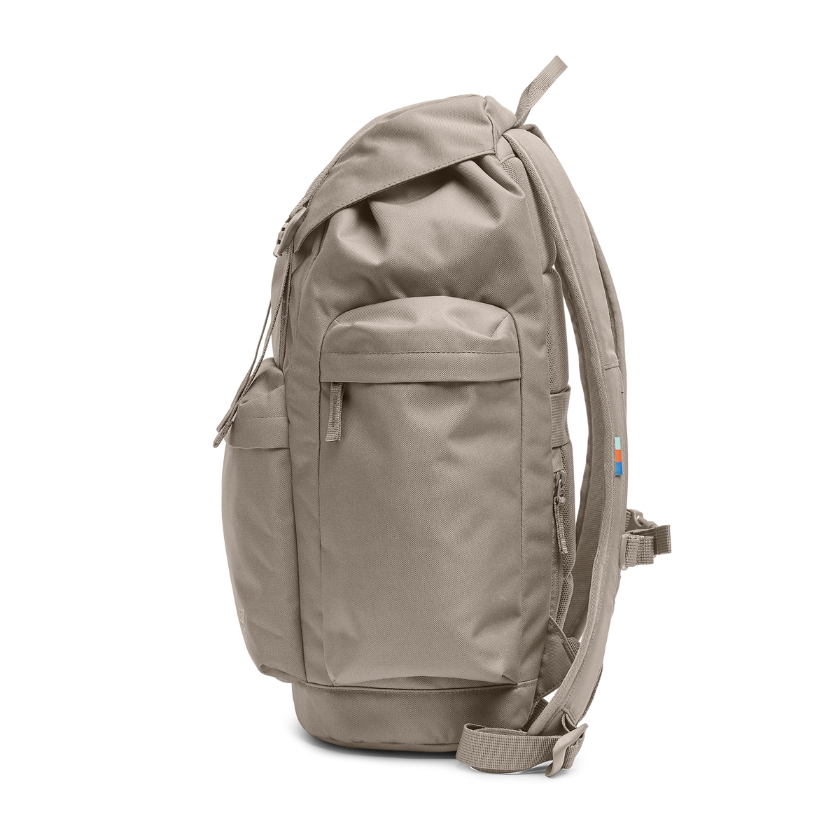 FLAP PACK LARGE Rucksack in scallop (helles Beige) in Seitenansicht.
