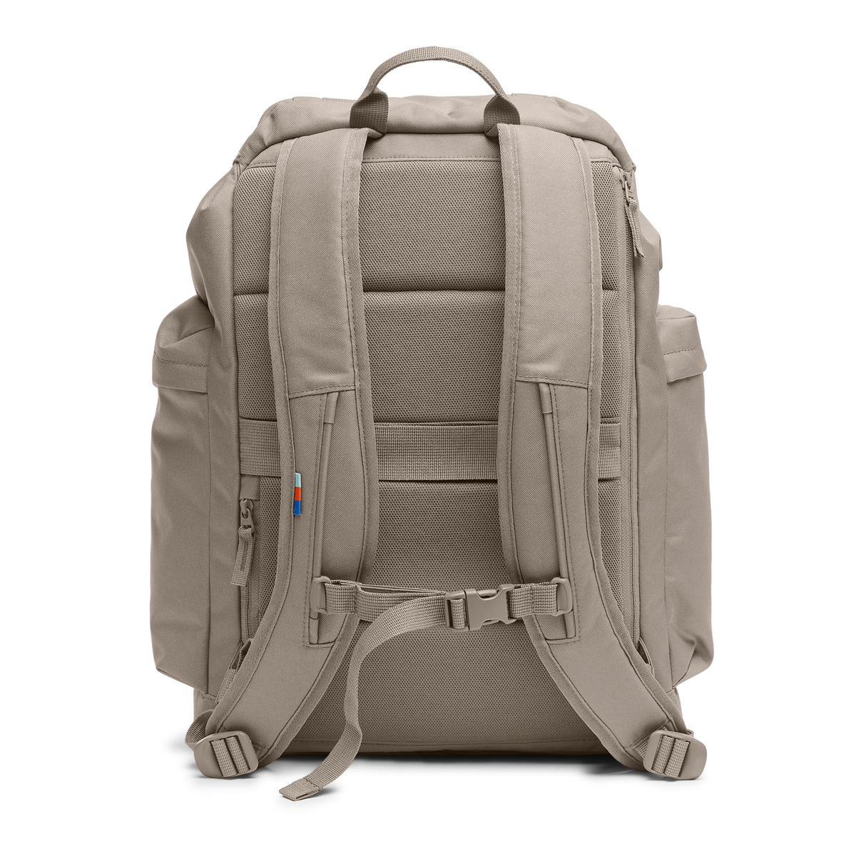FLAP PACK LARGE Rucksack in scallop (helles Beige) in Rückansicht.