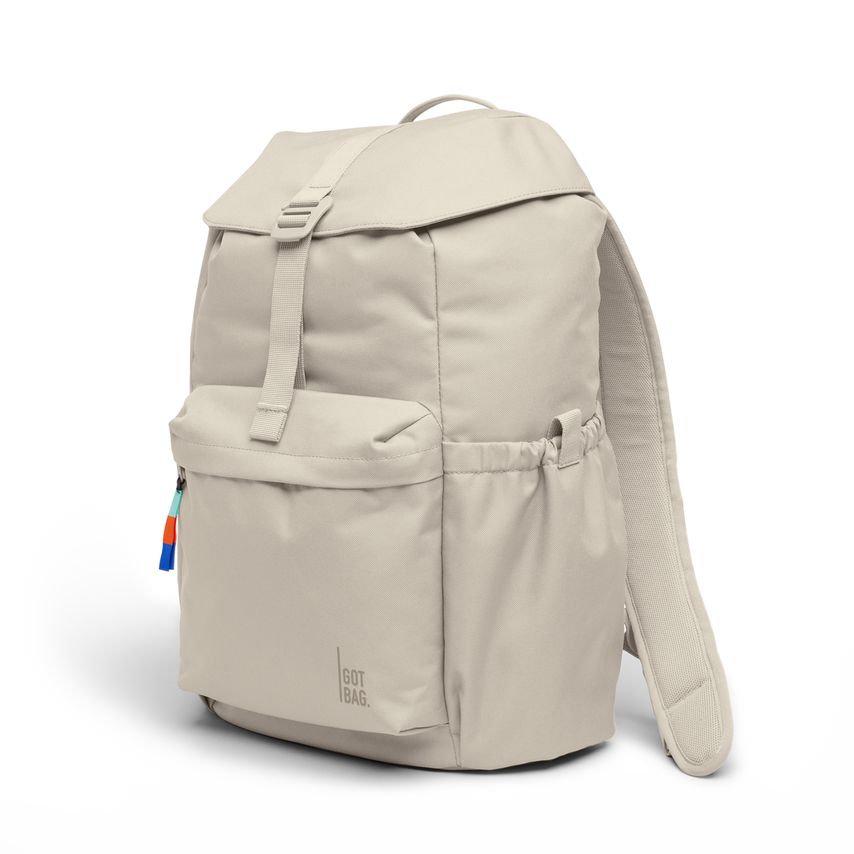 FLAP PACK Rucksack in soft shell (warmes Cremeweiß) in Schrägansicht.