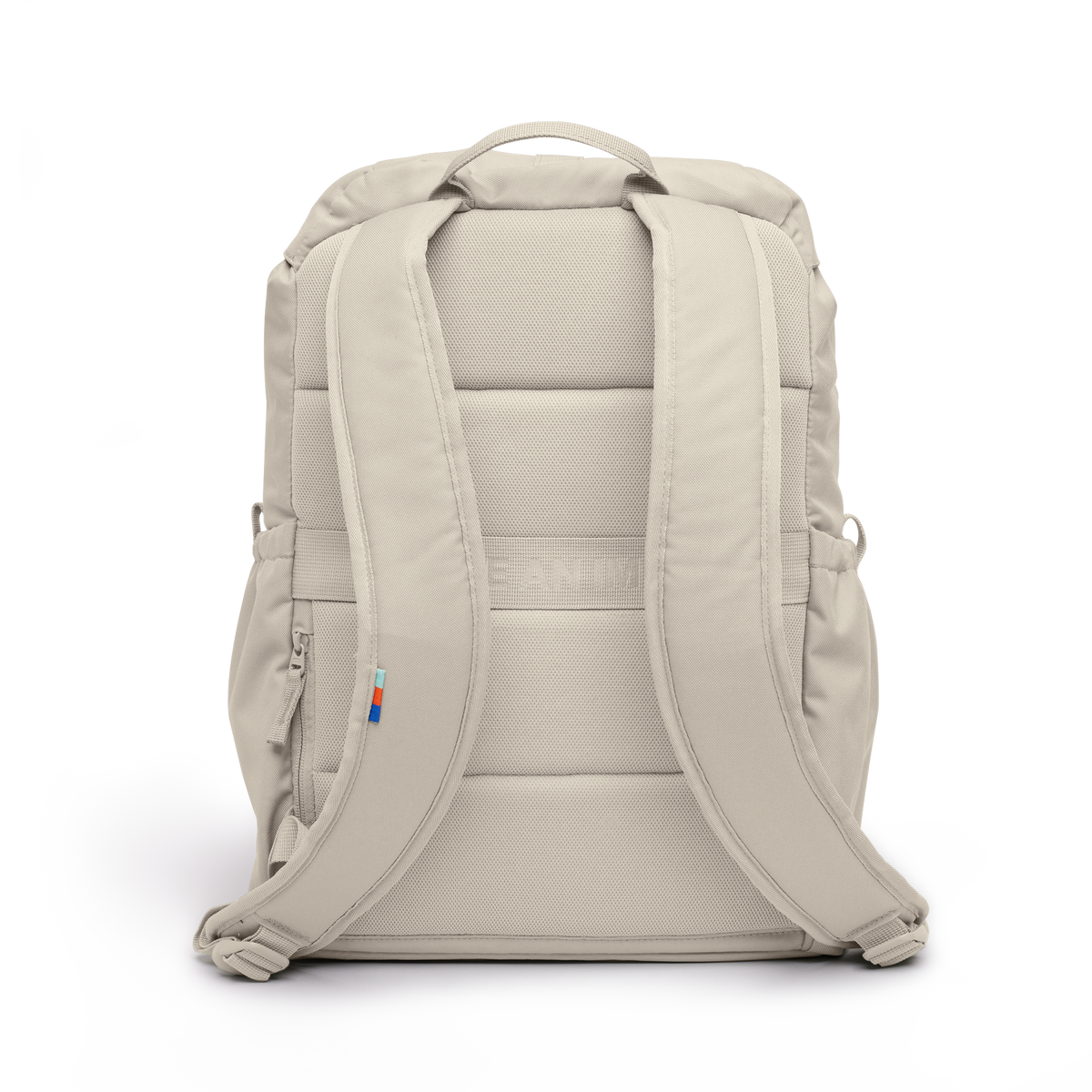 FLAP PACK Rucksack in soft shell (warmes Cremeweiß) in Rückansicht.