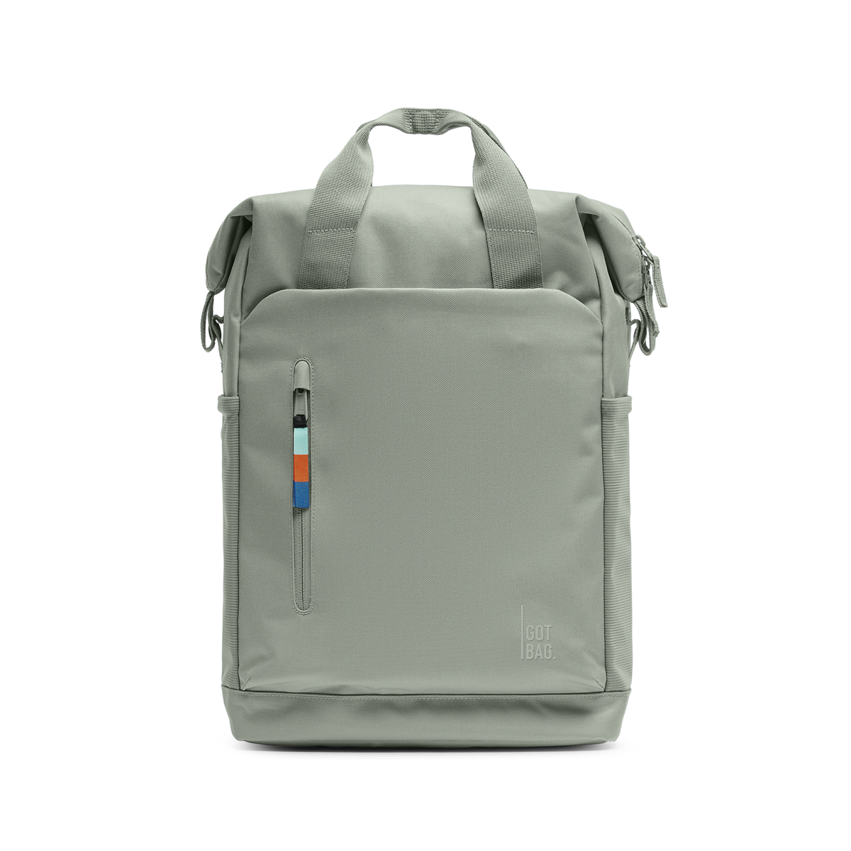 FLOW PACK zaino in bass (verde salvia) come scatto in studio con vista frontale.