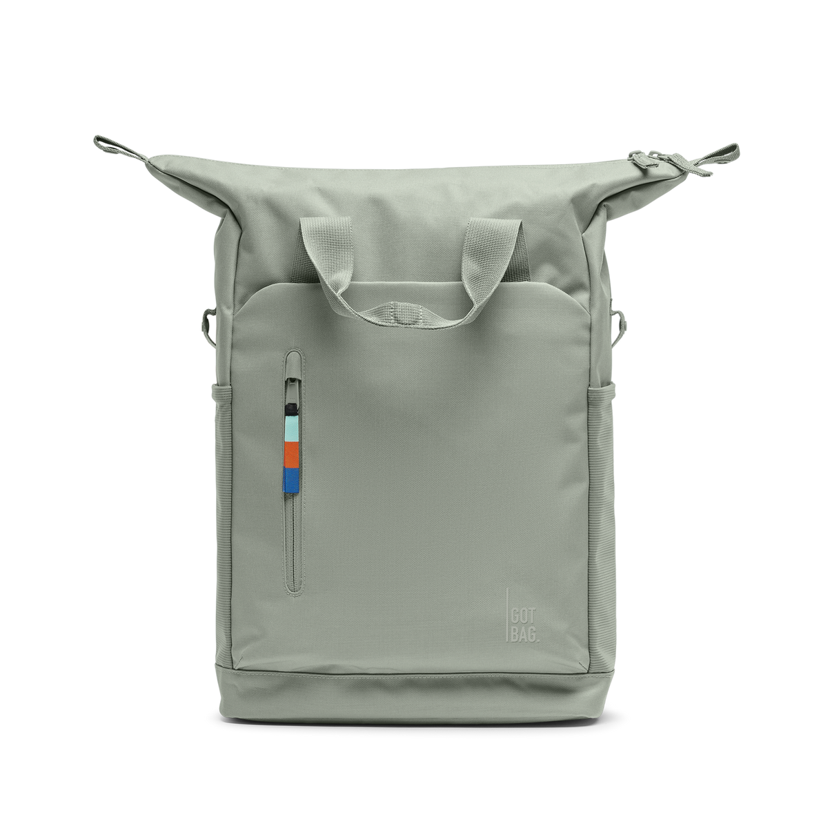 FLOW PACK Rucksack in bass (Salbeigrün) als Studioaufnahme in Frontansicht.