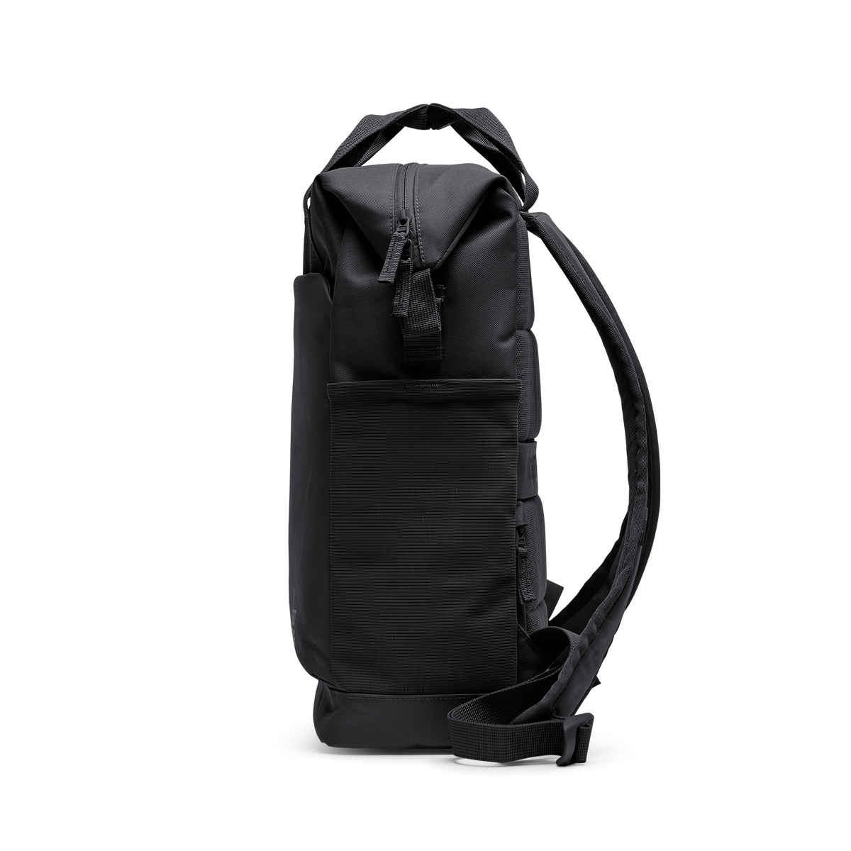 FLOW PACK Rucksack in black (Schwarz) als Seitenansicht.