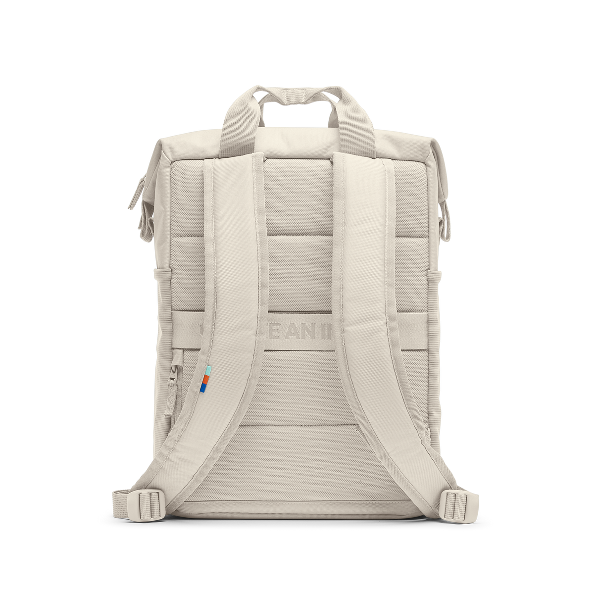 FLOW PACK Rucksack in soft shell (warmes Cremeweiß) in Rückenansicht.