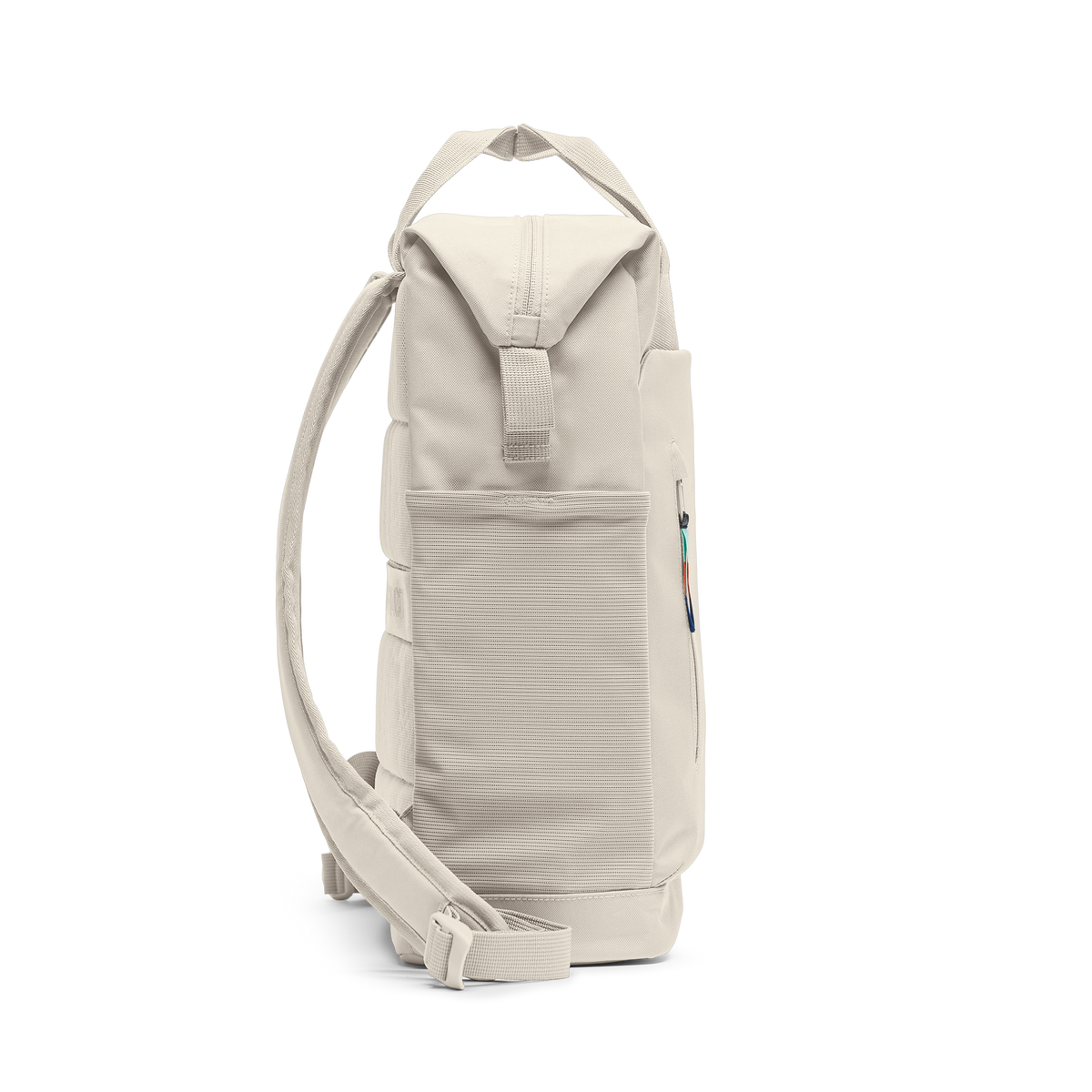 FLOW PACK Rucksack in soft shell (warmes Cremeweiß) als Seitenansicht.