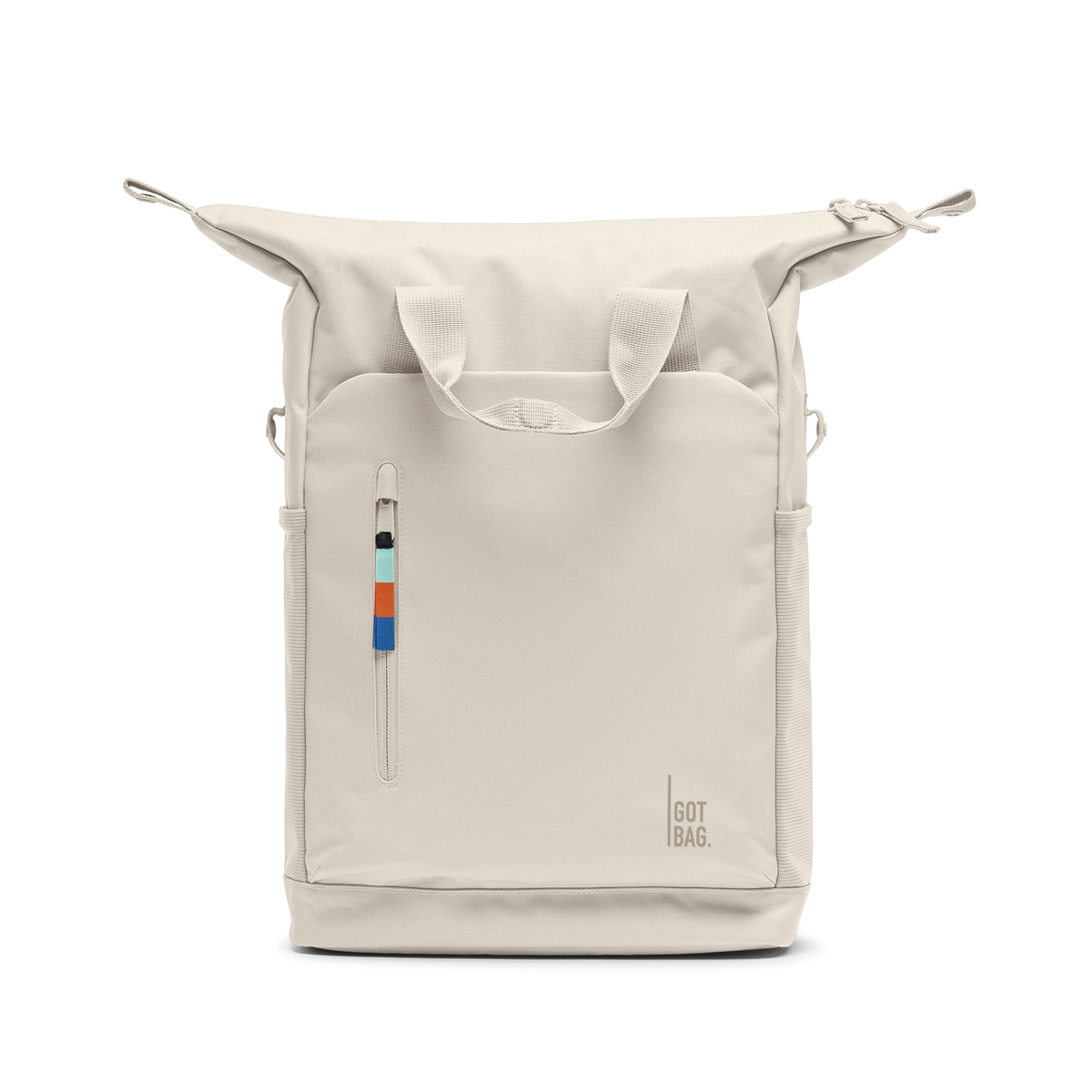 FLOW PACK Rucksack in soft shell (warmes Cremeweiß) geöffnet in Frontansicht.