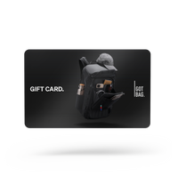 GIFT CARDS accessorio con design galleggiante di zaino nero, telefono, taccuino e testo GIFT CARD.