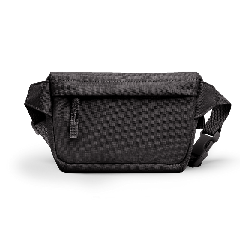 HIP BAG Tasche in mussel (dunkles Braun-Grau) als Studioaufnahme in Rückansicht.