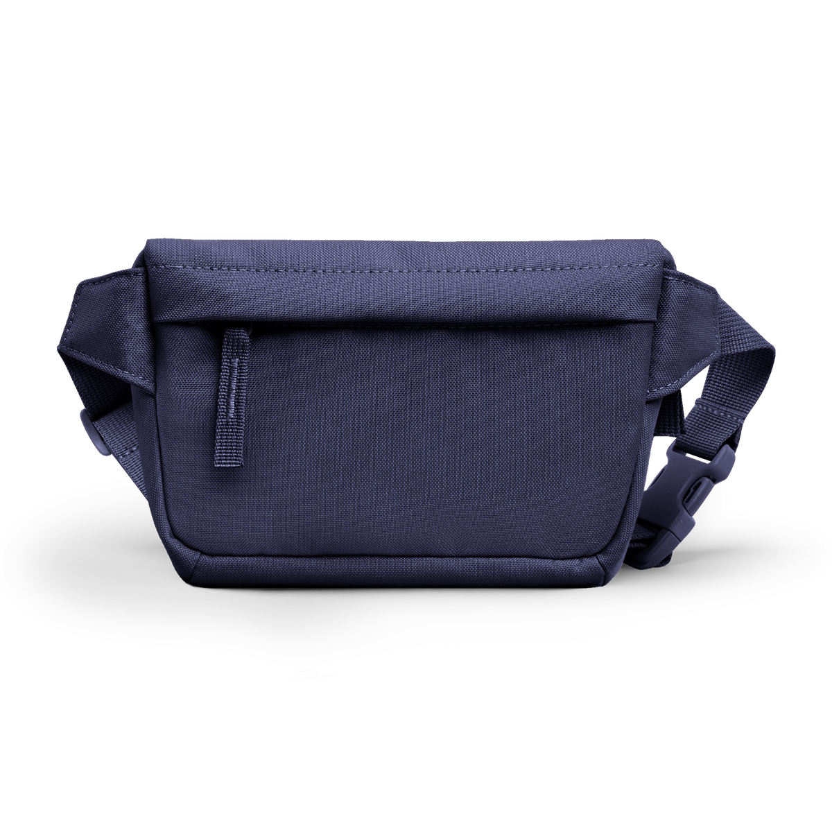 HIP BAG Tasche in tide (tiefes Dunkelblau mit Lilastich) als Studioaufnahme in Rückansicht.