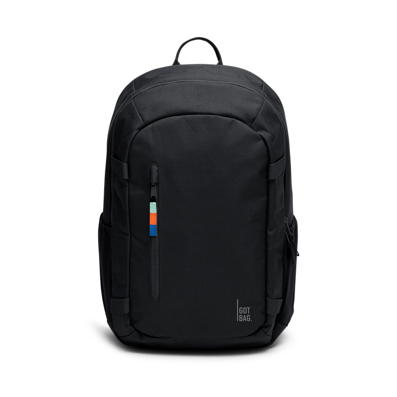 HYBRID PACK Rucksack in black (Schwarz) als Studioaufnahme in Frontansicht.