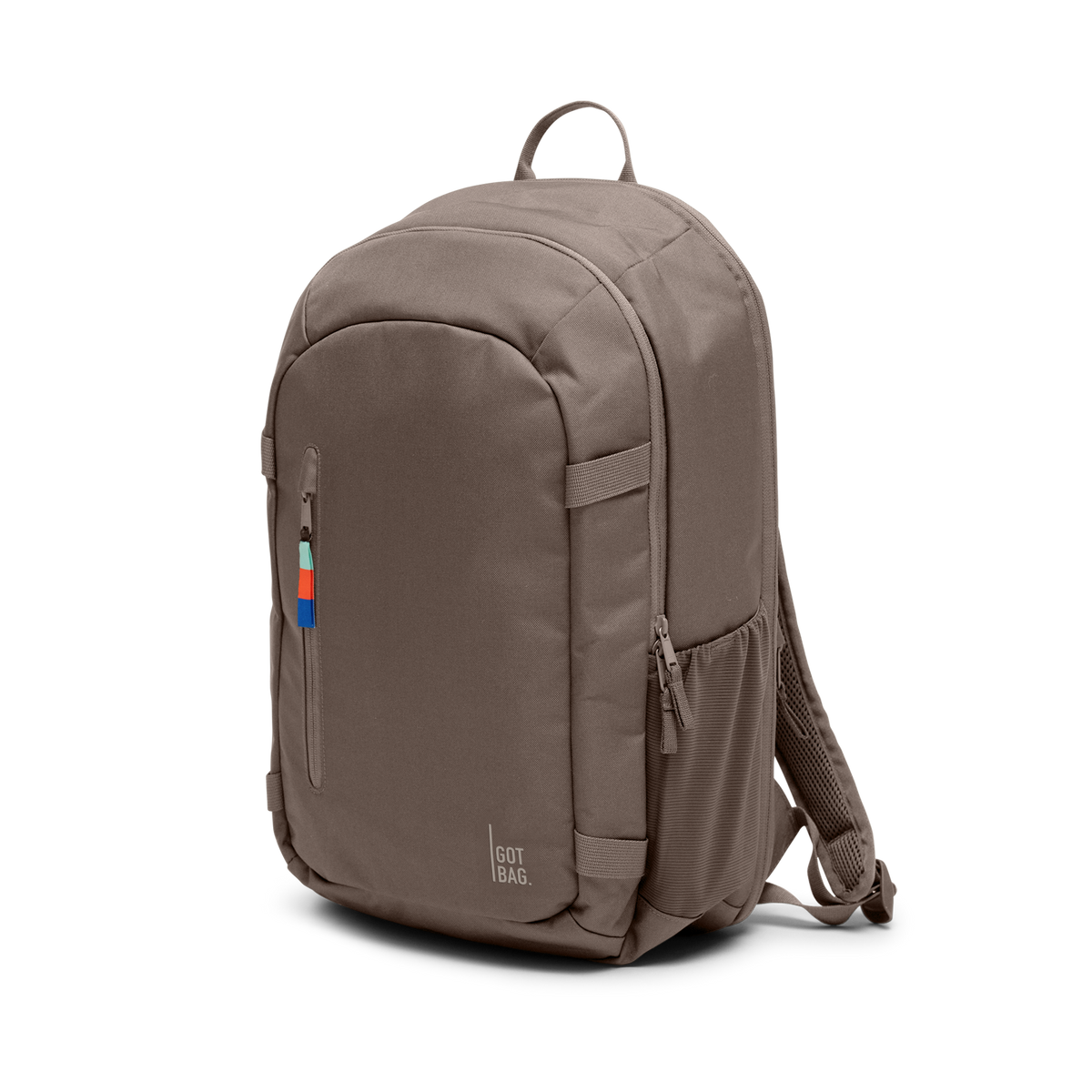 HYBRID PACK Rucksack in oyster (klassisches Taupe-Braun) in diagonaler Ansicht.