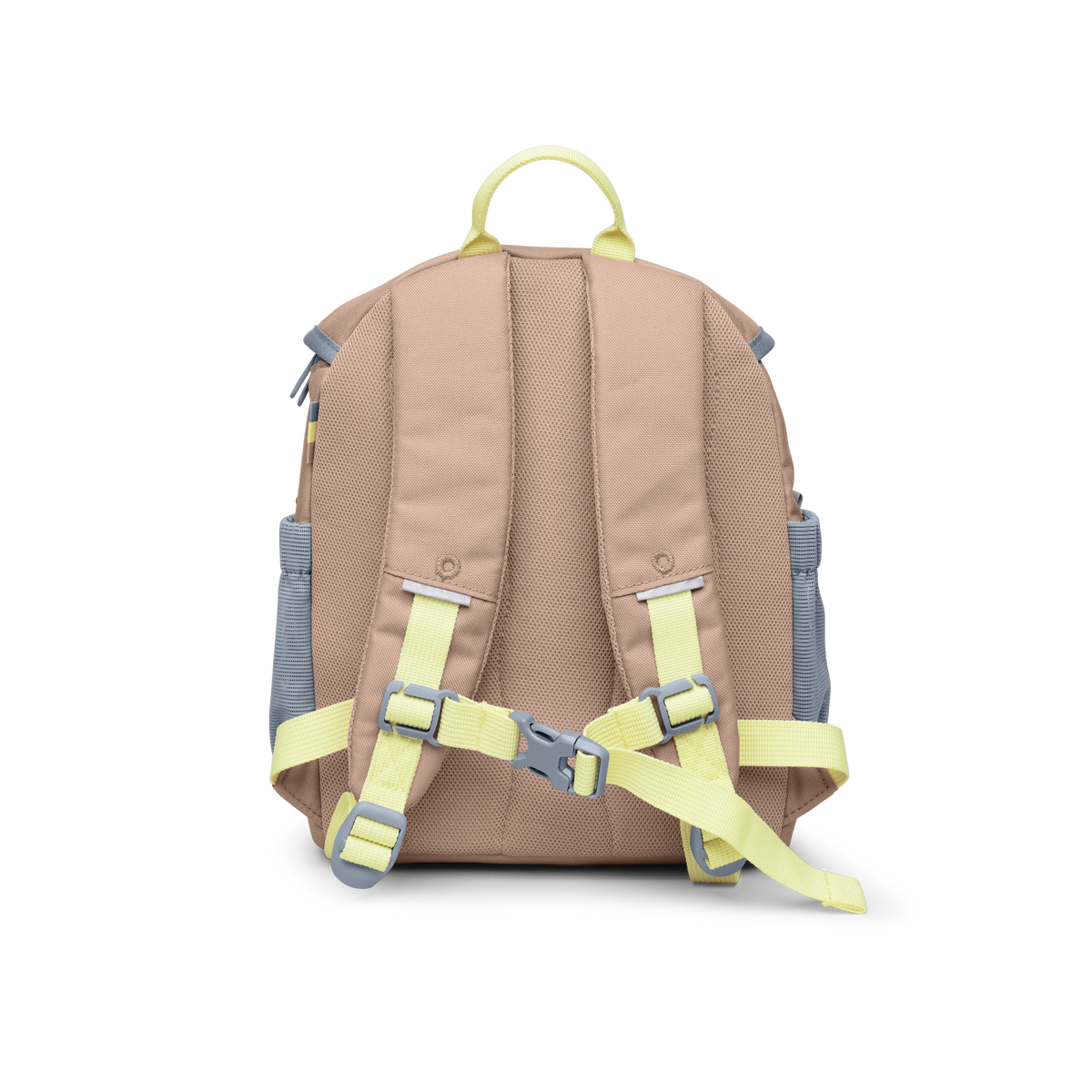 KIDS ADVENTURE DAYPACK Rucksack in sandbar (warmes Beige mit rötlichem Unterton) als Studioaufnahme in Rückenansicht.