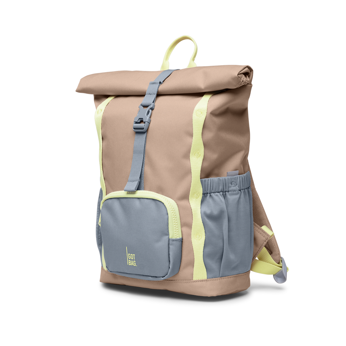 KIDS ADVENTURE ROLLTOP Rucksack in sandbar (warmes Beige mit rötlichem Unterton) in diagonaler Ansicht.