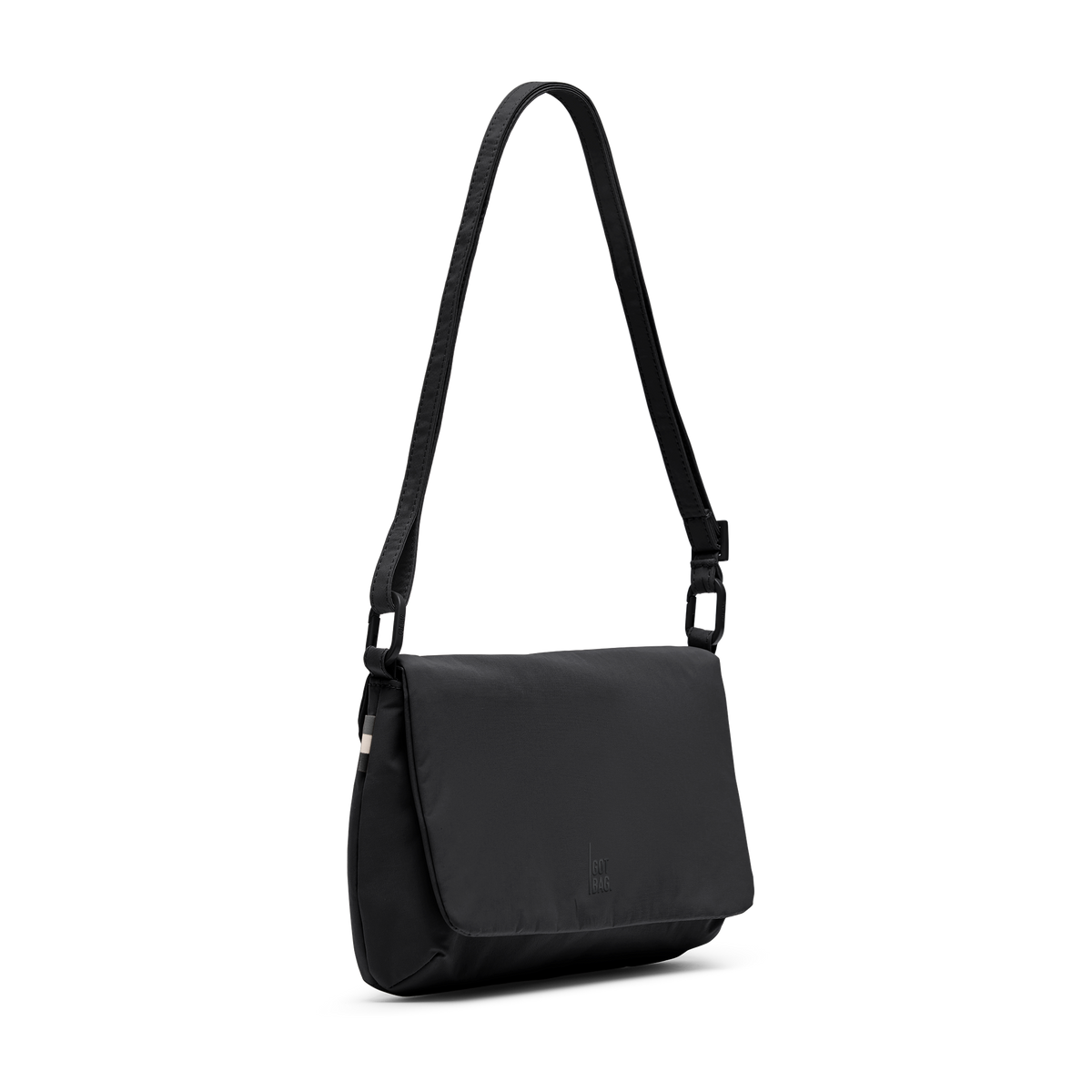 LUCID BAG Tasche in black (Schwarz) als Studioaufnahme in Schrägansicht mit Trageriemen.