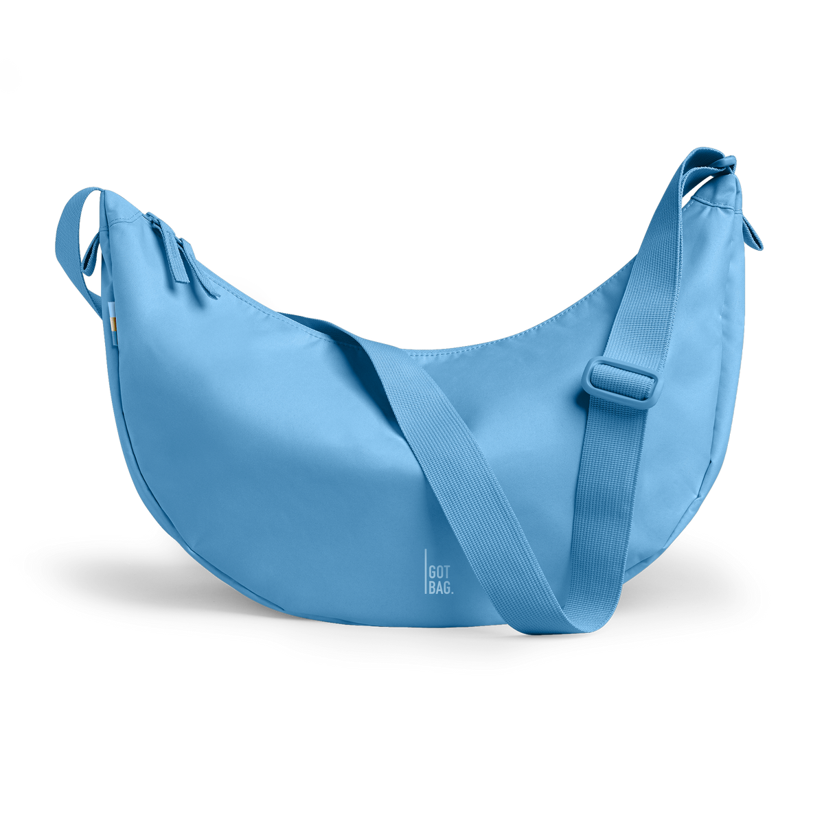 MOON BAG LARGE Tasche in aqua (leuchtendes Hellblau) als Studioaufnahme in Frontansicht.