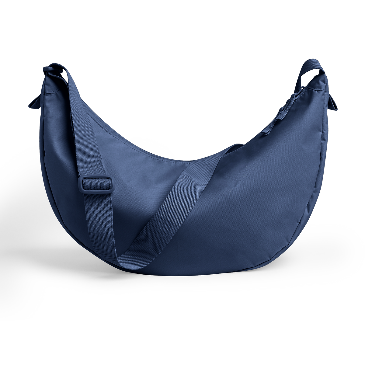 MOON BAG LARGE Tasche in deep ocean (dunkles Marineblau) als Studioaufnahme in Rückansicht.