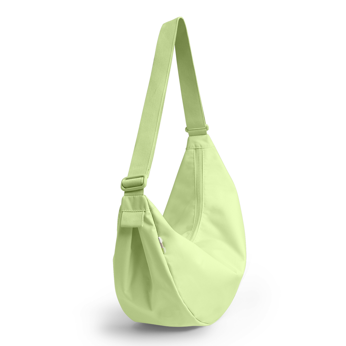 MOON BAG LARGE Tasche in wrasse (neonfarbenes Hellgrün) in Diagonale Ansicht.