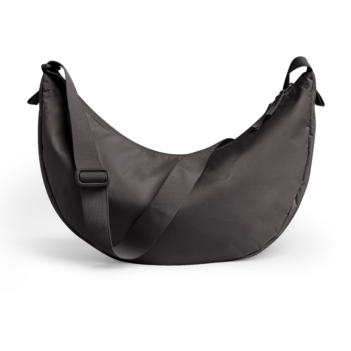 MOON BAG LARGE Tasche in mussel (dunkles Braun-Grau) als Studioaufnahme in Frontansicht.