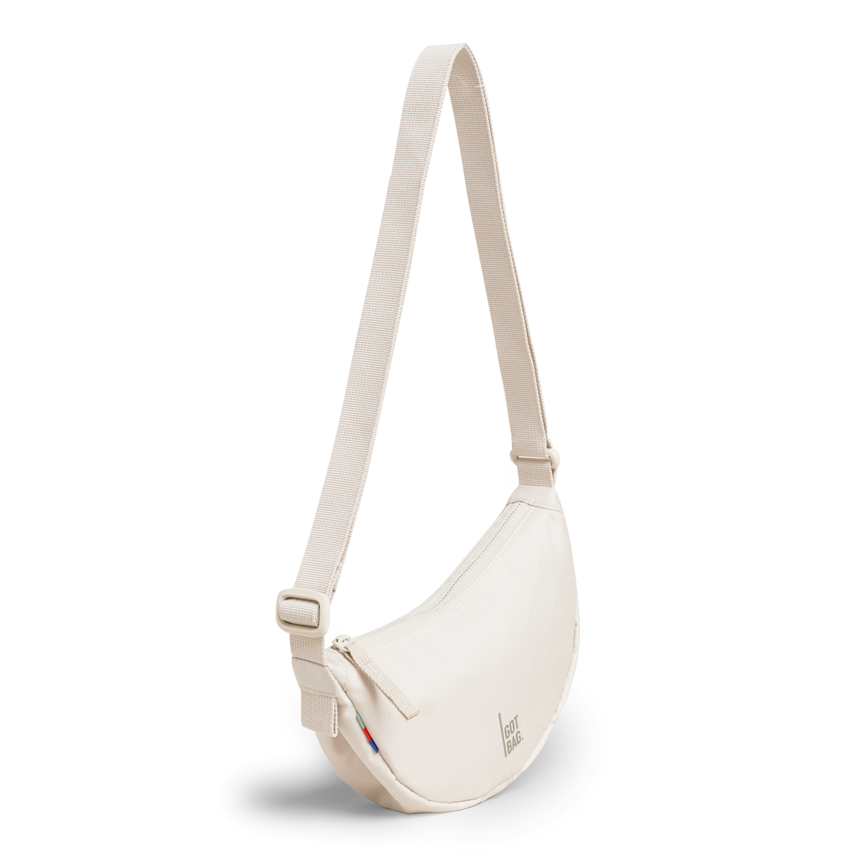 MOON BAG MINI Tasche in soft shell (warmes Cremeweiß) in diagonaler Ansicht.